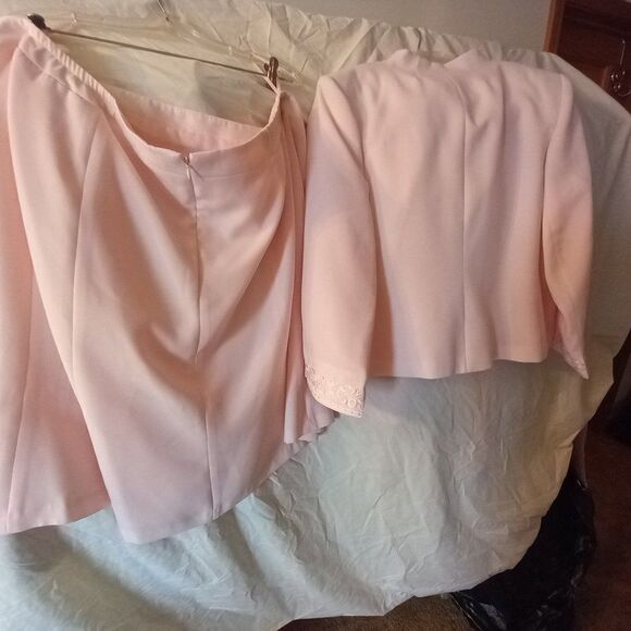 Emily Light Pink Jacket with Skirt - Picture 7 of 9
